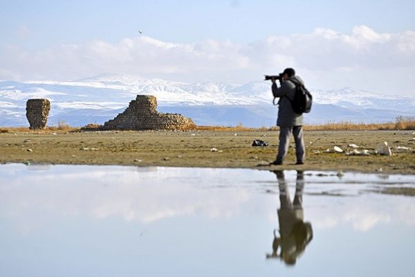 Van Gölü çekilince tarihi kalıntılar ortaya çıktı