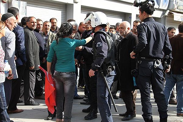 Van&#039;da miting sonrası gerginlik