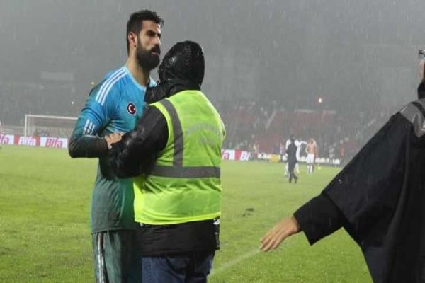 Volkan Demirel yine yaptı yapacağını