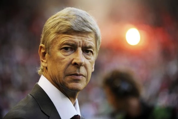 Arsene Wenger, Mesut Özil'e sahip çıktı