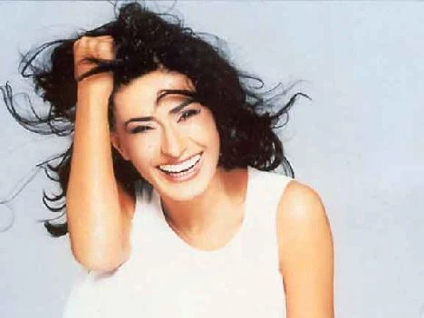Ünlü şarkıcı Yıldız Tilbe anneanne oldu