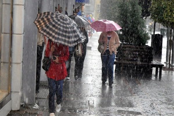 Meteoroloji&#039;den 2 ile daha şiddetli yağış uyarısı