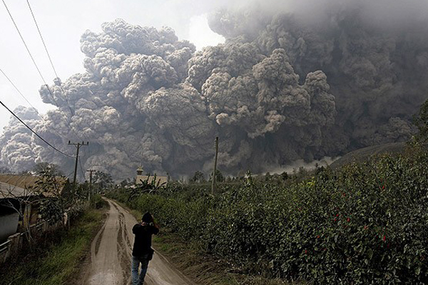 Endonezya&#039;da yanardağ dehşeti