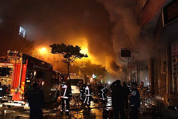 Bağcılar&#039;da işyeri yangını