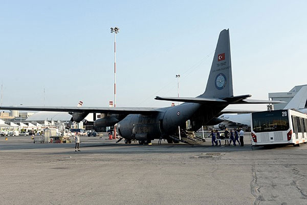 Yaralı Filistinlileri taşıyan uçak Türkiye&#039;ye hareket etti