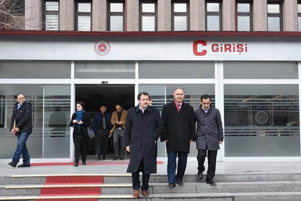 Cumhuriyet gazetesi yazarları ifadeye çağırıldı