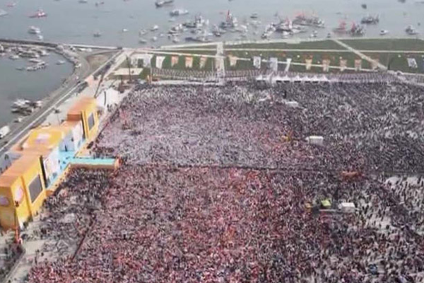 Yenikapı&#039;da mahşeri kalabalık