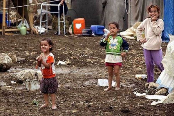 217 gün sonra sokaklarda oyun oynadılar