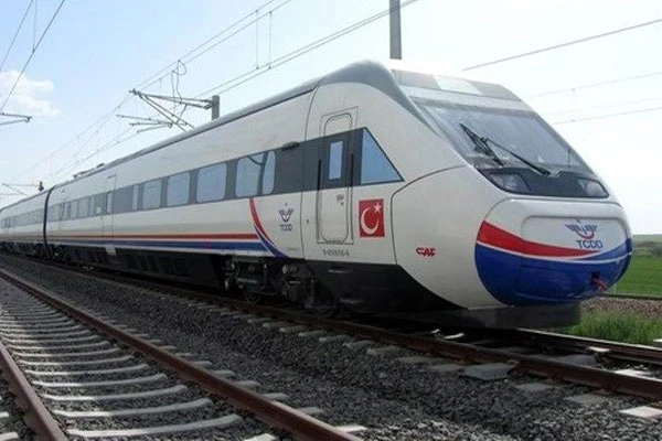 Şiddetli yağış YHT seferlerini de iptal ettirdi