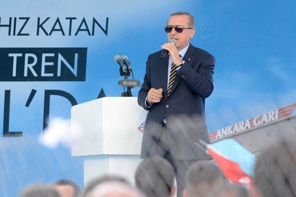 Başbakan Erdoğan YHT ile İstanbul&#039;a geldi
