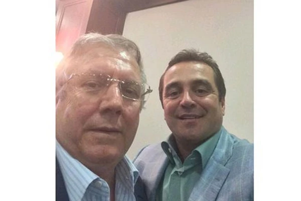 Aziz Yıldırım'dan Selfie'li mesaj