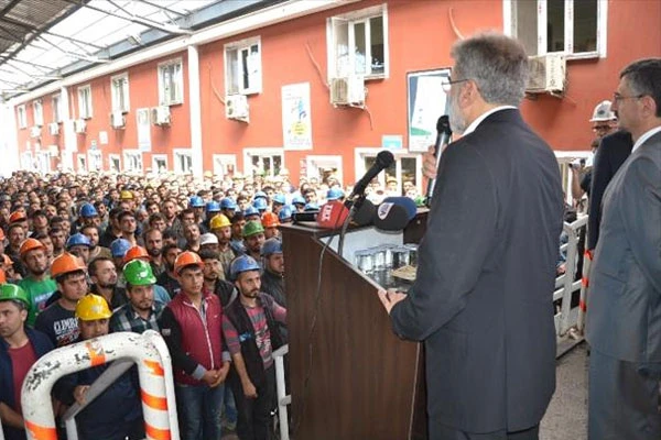 Bakan Taner Yıldız madencilere hitap etti