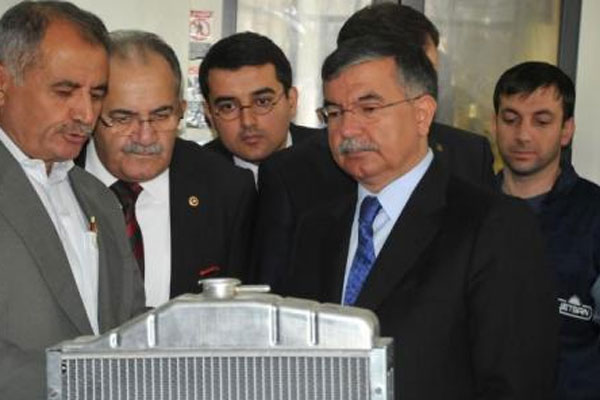 Bakan İsmet Yılmaz İzmir&#039;de