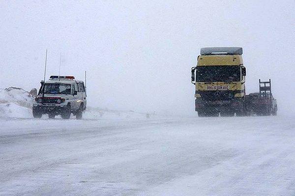 Gümüşhane-Erzincan karayolu ulaşıma kapandı