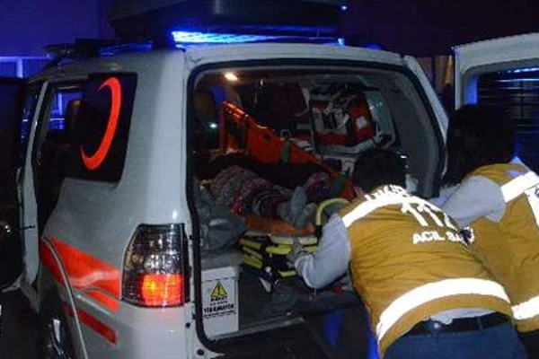 Yurtta kalan çocukları için kendini ateşe verdi