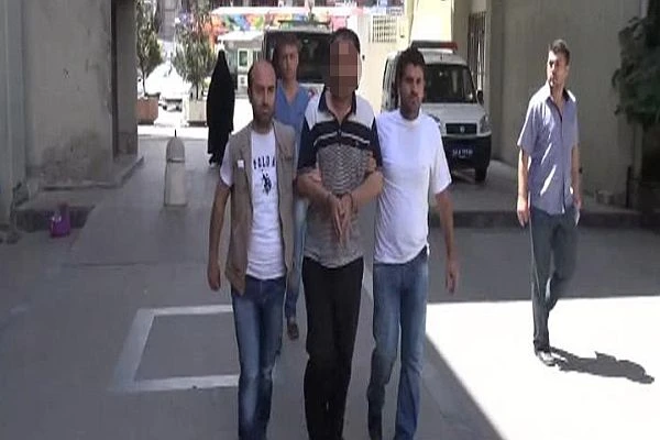 Bayrağı indirmek isteyen zanlı tutuklandı