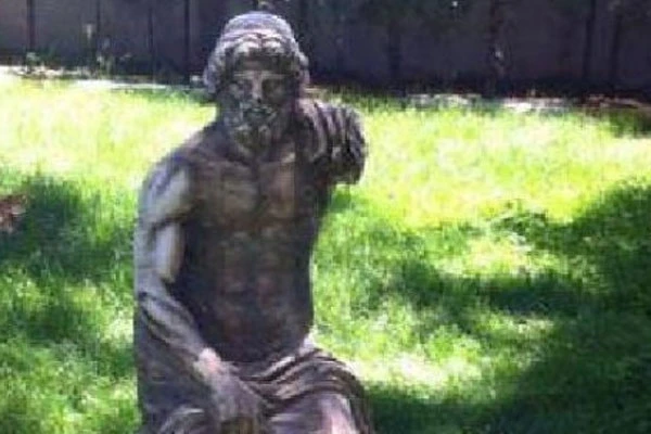 Zeus heykeli samanlıktan çıktı