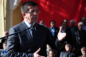 Zeybekci, 'İstesek dahi ekonomik kriz çıkaramayız'