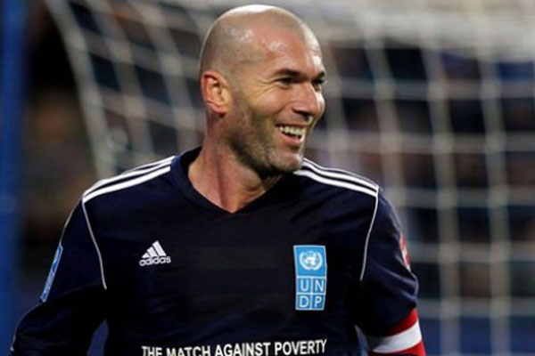 Zidane futboldan men edildi
