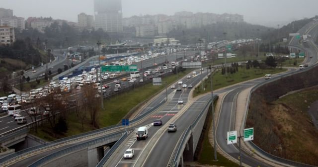 4 gişe kapatıldı, TEM’de trafik felç oldu