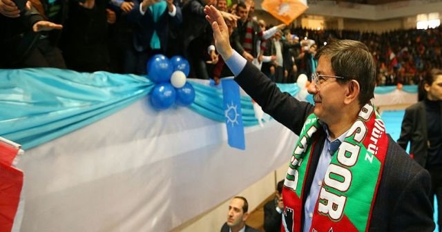 Başbakan Davutoğlu Diyarbakır&#039;da müjdeyi verdi