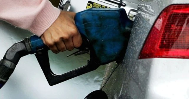 Benzine 7 kuruş zam yapıldı