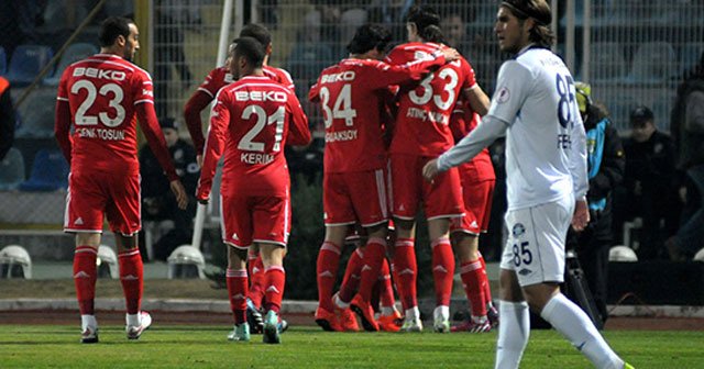 Beşiktaş Adana Demirspor&#039;u 4-1&#039;lik skorla geçti