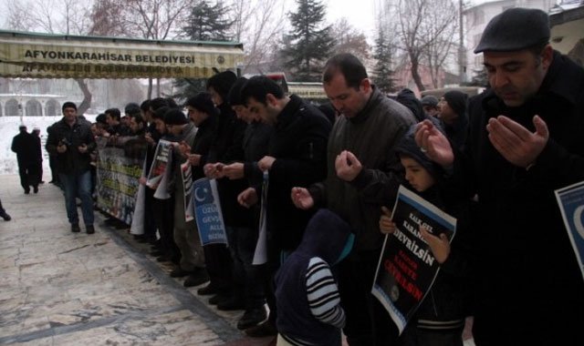 Charlie Hebdo yurt çapında protesto edildi