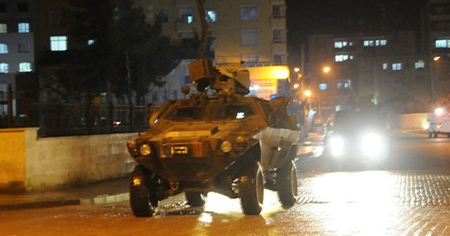 Cizre&#039;de gergin gece, 1 kişi hayatını kaybetti