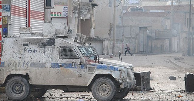 Cizre&#039;deki olaylarda bir polis tutuklandı