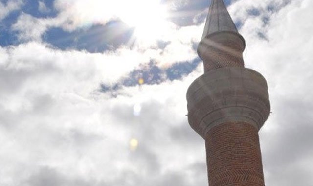 İstanbul&#039;da bir garip olay, &#039;Benim için öldü&#039; dedi, sela okuttu