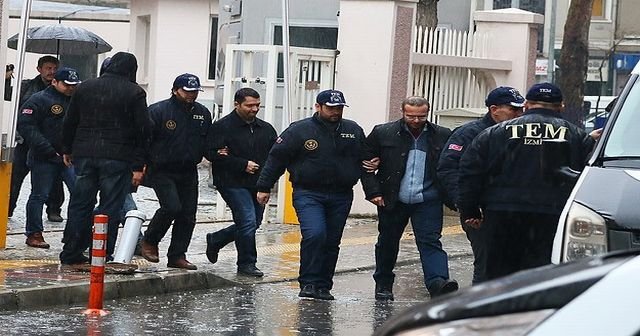 İzmir merkezli operasyonda &#039;2 tutuklama&#039;