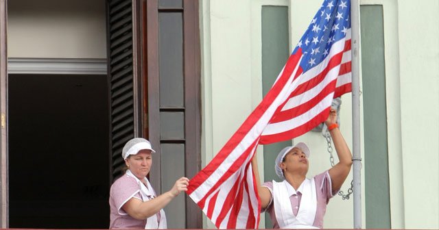 Küba&#039;da Amerika heyeti için ABD bayrağı asıldı