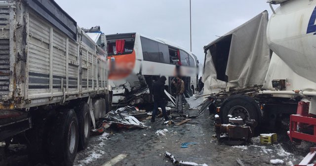 2 yolcu otobüsü çarpıştı, çok sayıda yaralı var