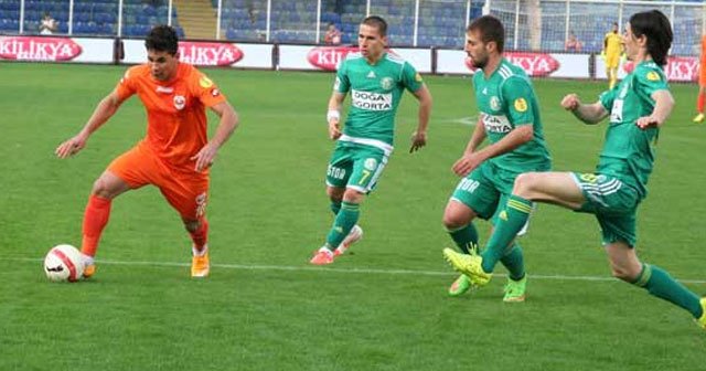 Adanaspor ve Şanlıurfaspor arasında nefes kesen mücadele