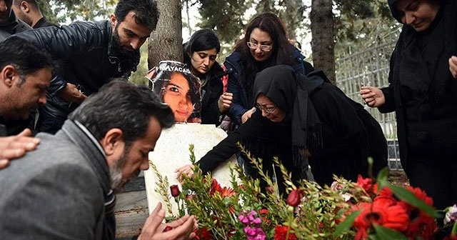 Ailesi Özgecan'ın kabrini ziyaret etti