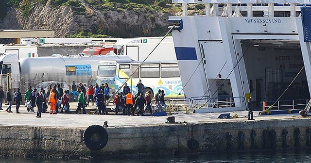 Akdeniz’de 2 bin 100 göçmen kurtarıldı