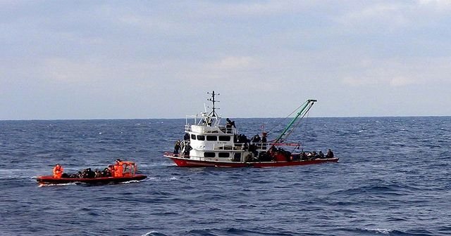 Akdeniz&#039;de göçmen taşıyan üç tekne battı