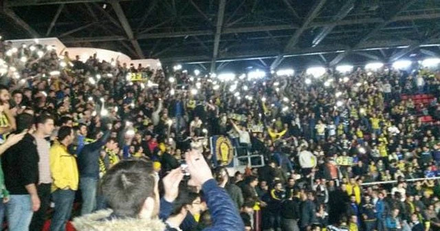 Aziz Yıldırım' salonda da protesto vardı