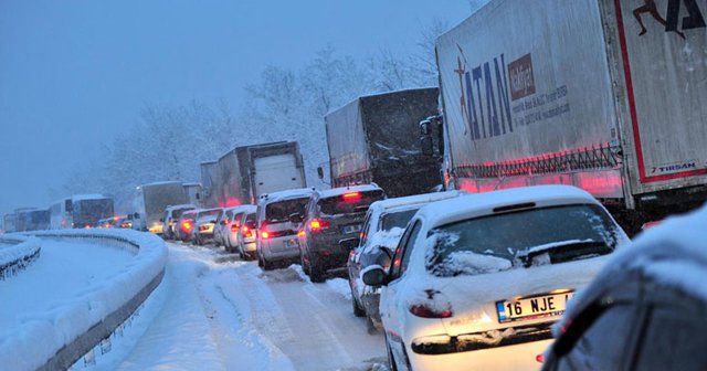 Balıkesir - Bursa karayolu trafiğe kapandı