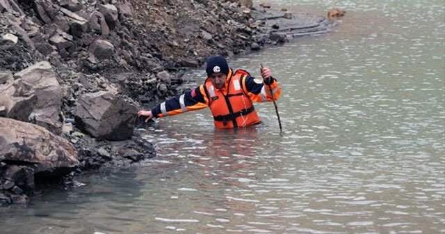 Barajda kaybolan işçiyi arama çalışmaları sürüyor