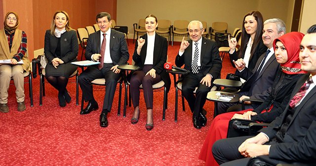 Başbakan Davutoğlu öğrenci oldu, işte ilk dersi