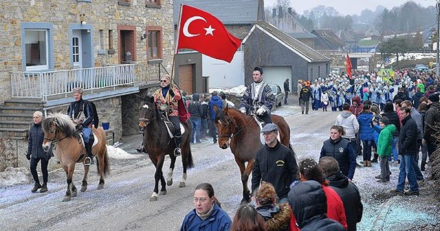 Belçika&#039;nın &#039;Türk köyü&#039;nde karnaval coşkusu