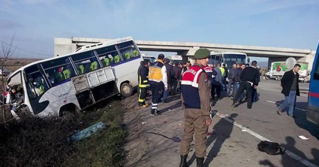 Bursa&#039;da servisler çarpıştı, ölü ve yaralılar var