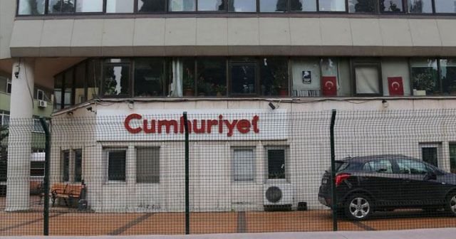 Cumhuriyet gazetesi muhabiri evinde ölü bulundu