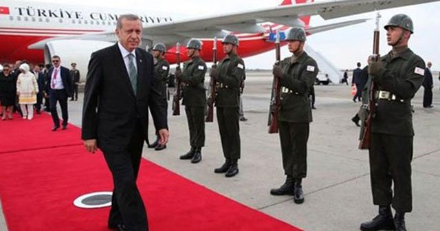 Erdoğan&#039;ın uçağı planda olmayan yere indi