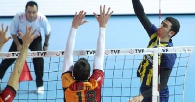 Galatasaray  Fenerbahçe &#039;yi devirdi