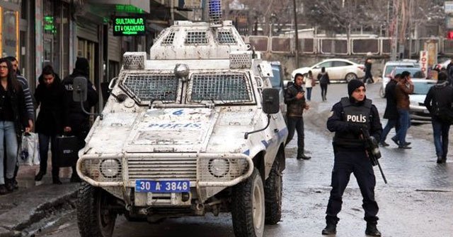 Hakkari'de izinsiz gösteri, polis müdahale