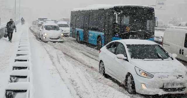 Hava ve kara trafiği felç, işyerlerinde erken paydos