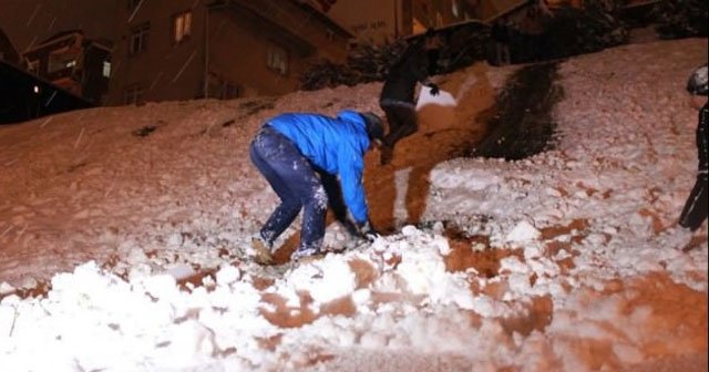 İstanbul'da kar kalınlığı 1 metreye ulaştı